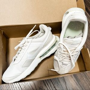 Like new in box NIKE Air Max Pre-Day women’s size 7